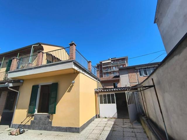 Villetta bifamiliare in vendita di 340 m² in Via San Giacomo, 1