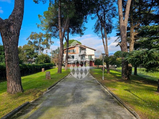 Villetta bifamiliare in vendita di 340 m²