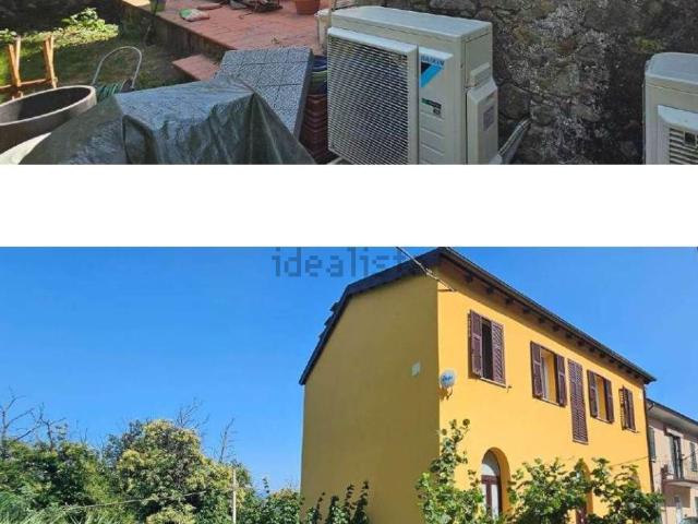 Villetta bifamiliare in vendita di 342 m² in Via Aldo Moro, 22