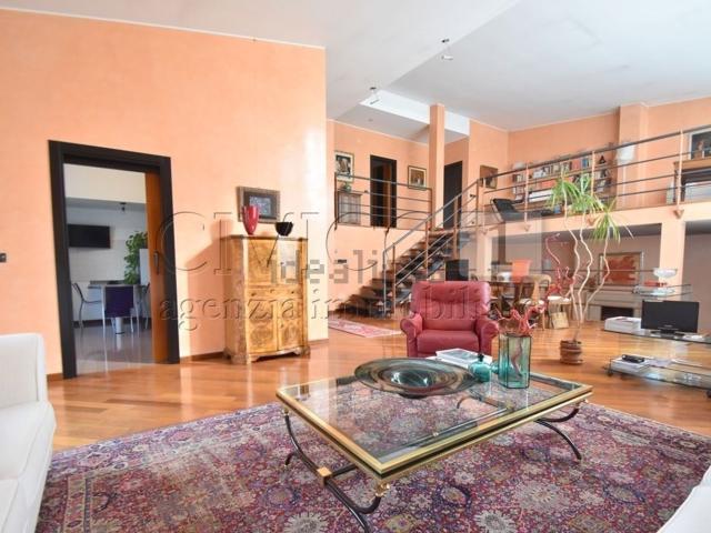 Villetta bifamiliare in vendita di 342 m² in Via Pordenone, 9