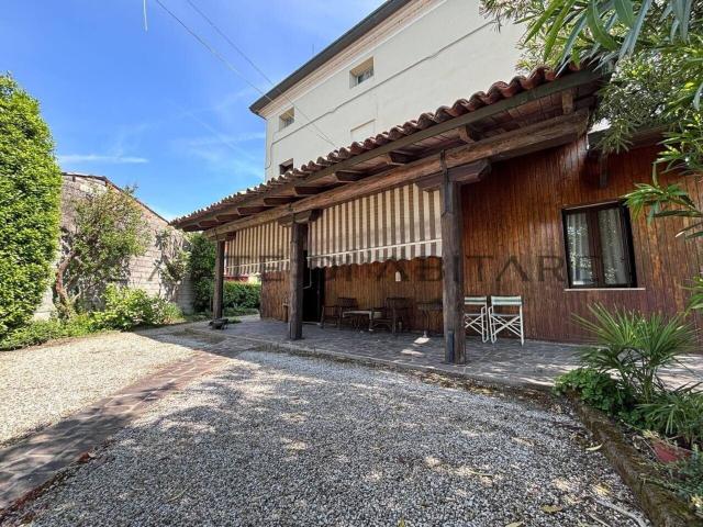 Villetta bifamiliare in vendita di 347 m²