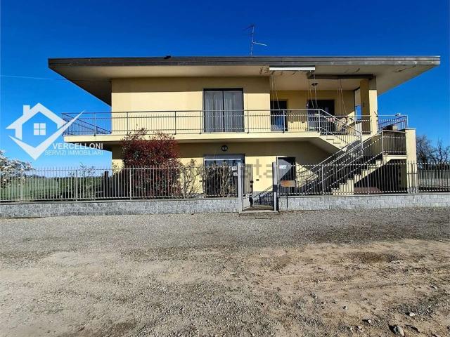 Villetta bifamiliare in vendita di 344 m² in Strada Serponte, 21