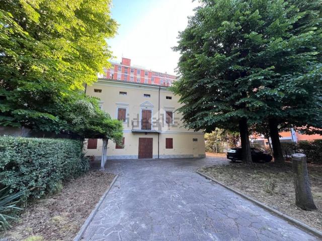 Villetta bifamiliare in vendita di 345 m² in Via Antonio Stradivari, 1