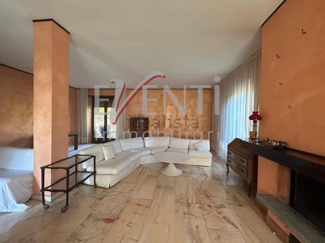 Villetta bifamiliare in vendita di 345 m² in Via Davico, 43