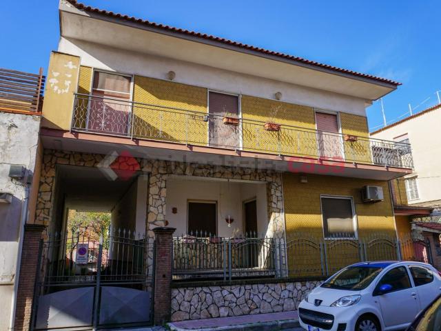 Villetta bifamiliare in vendita di 345 m² in Via Ludovico Sicignano, 26
