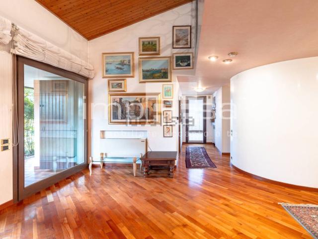 Villetta bifamiliare in vendita di 346 m² in Via Altinate, 33