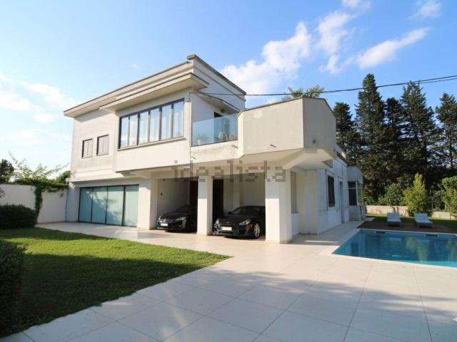 Villetta bifamiliare in vendita di 348 m² in Via Saliscendi, 9