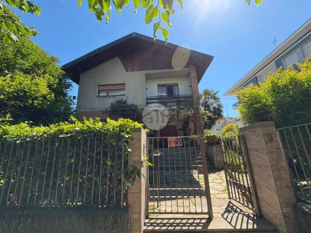 Villetta bifamiliare in vendita di 350 m² in Corso Roma, 9