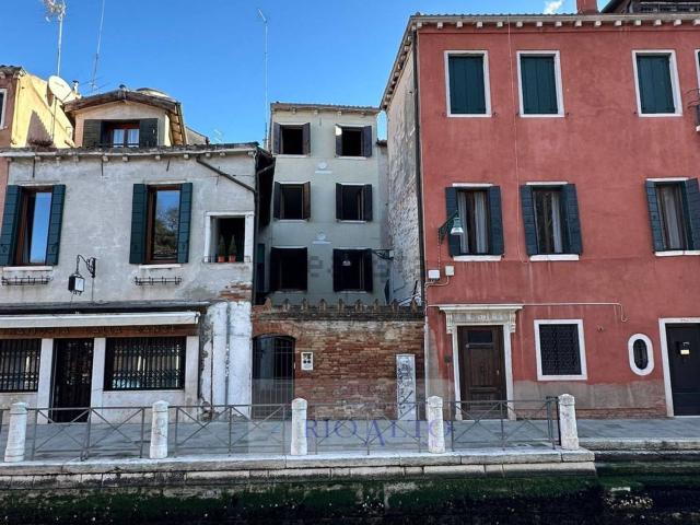 Villetta bifamiliare in vendita di 350 m² in Fondamenta del Monastero