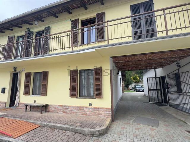 Villetta bifamiliare in vendita di 350 m² in Frazione Sessant, 15