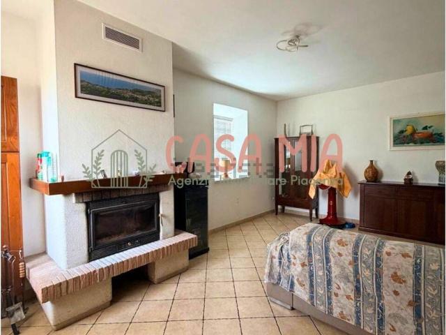 Villetta bifamiliare in vendita di 350 m² in Località Marocca, 7