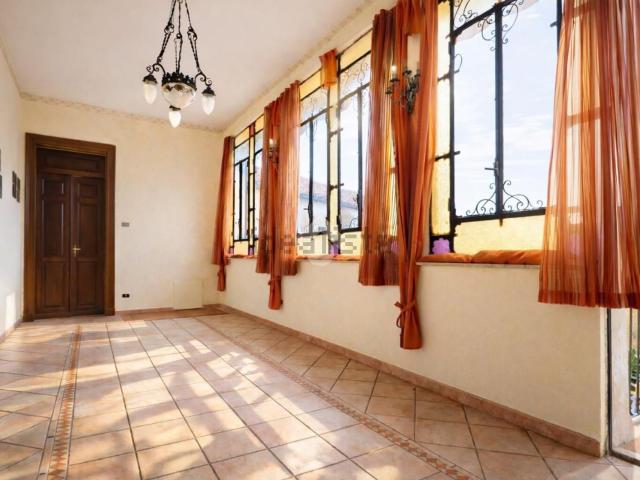 Villetta bifamiliare in vendita di 350 m² in Piazza Ubertalli, 10