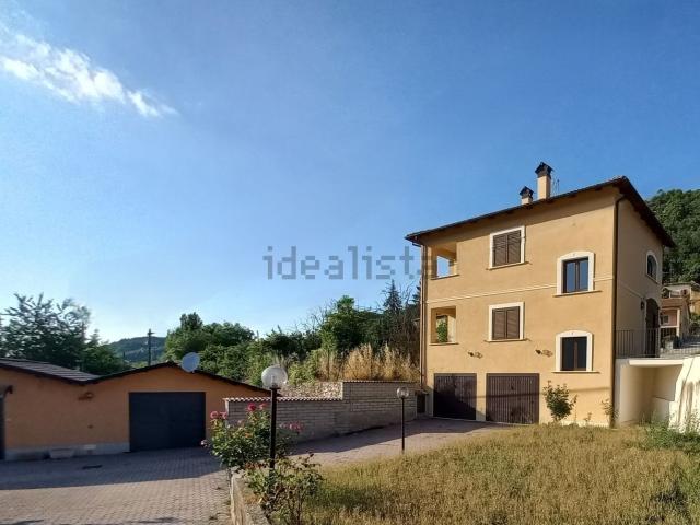 Villetta bifamiliare in vendita di 350 m² in Piazza San Donato