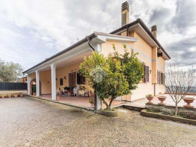 Villetta bifamiliare in vendita di 350 m² in Strada del Prataccio, 19