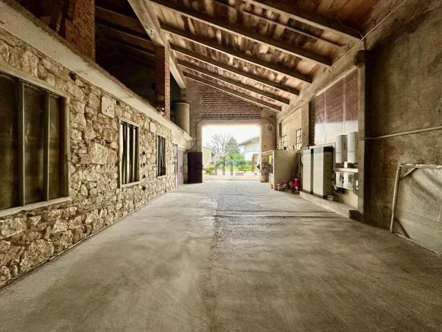 Villetta bifamiliare in vendita di 350 m² in Via Umberto I&apos