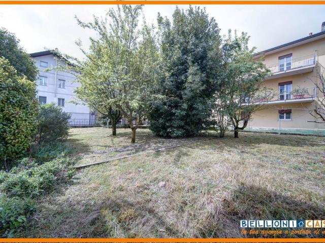 Villetta bifamiliare in vendita di 350 m² in Via Vasche
