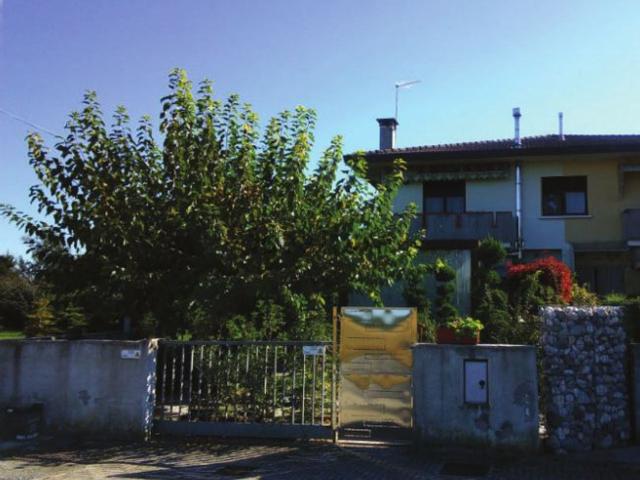 Villetta bifamiliare in vendita di 350 m² in Via Avenali, 17