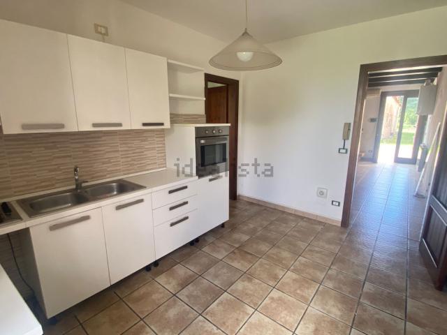 Villetta bifamiliare in vendita di 350 m² in Via Bassa