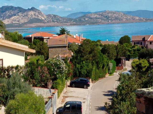 Villetta bifamiliare in vendita di 350 m² in Via dei Mirti