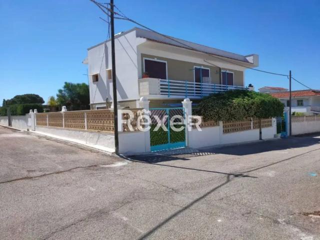 Villetta bifamiliare in vendita di 350 m² in Via del Girasole