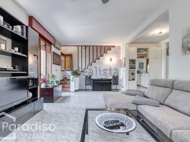 Villetta bifamiliare in vendita di 350 m² in Via del Parco