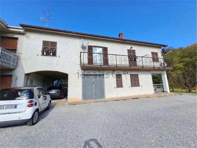 Villetta bifamiliare in vendita di 350 m² in Via Eugenio Curiel, 48