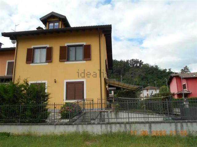 Villetta bifamiliare in vendita di 350 m² in Via Federico Avio, 15