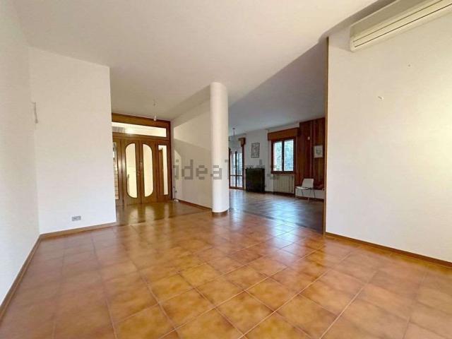 Villetta bifamiliare in vendita di 350 m² in Via Felice Cavallotti