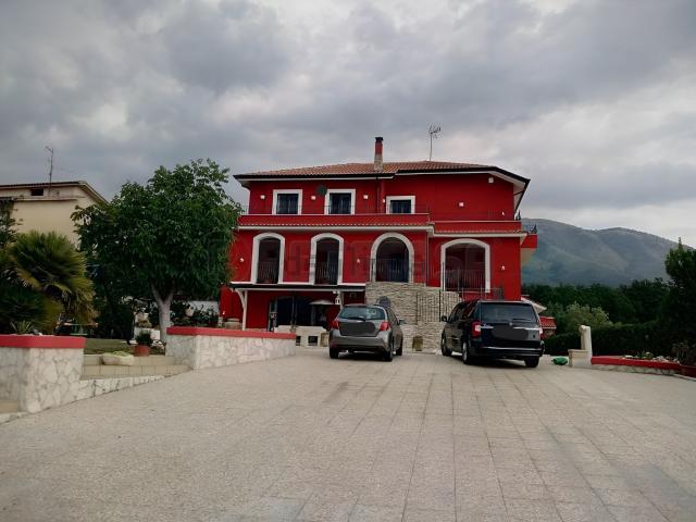 Case e ville in vendita di 350 m² in Via Fionda, 21