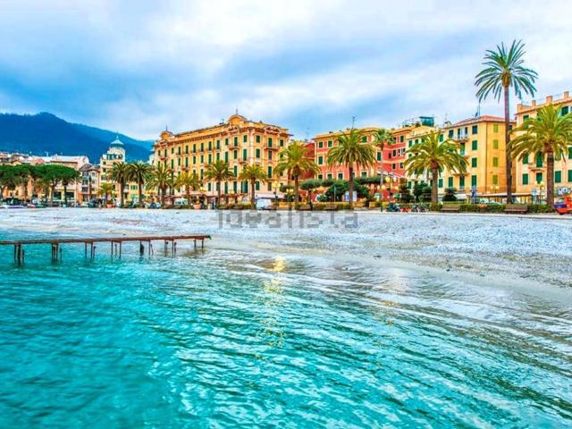 Villetta bifamiliare in vendita di 350 m² in Via Garibotti