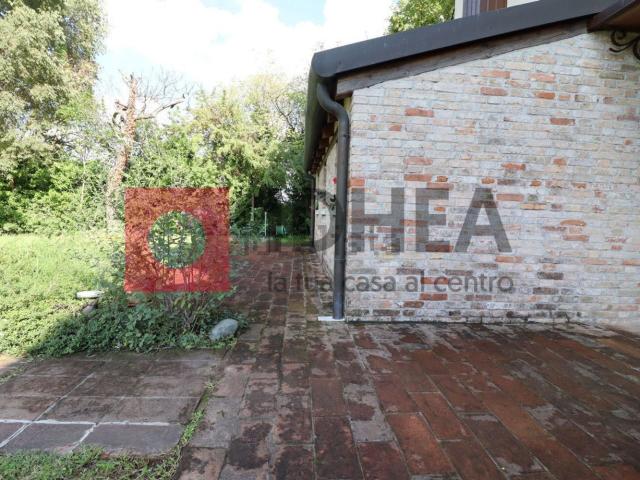 Villetta bifamiliare in vendita di 350 m² in Via Gritti