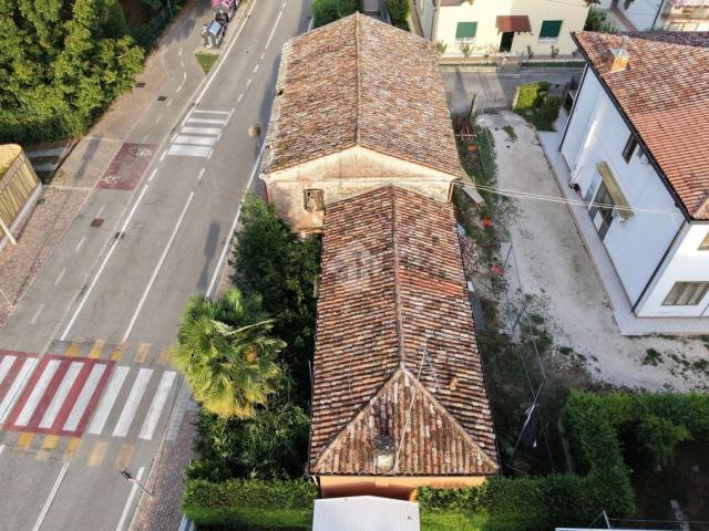 Villetta bifamiliare in vendita di 350 m² in Via Indri, 25