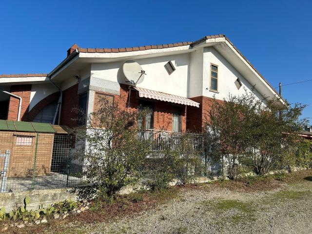Villetta bifamiliare in vendita di 350 m² in Via IV Novembre, 2