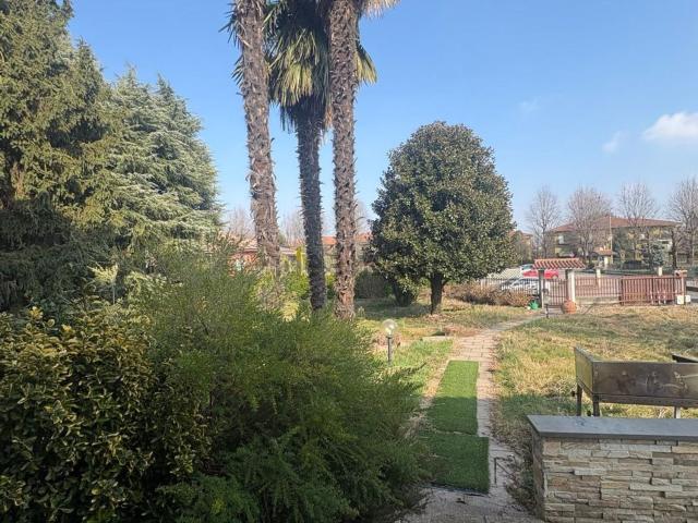 Villetta bifamiliare in vendita di 350 m² in Via Kennedy