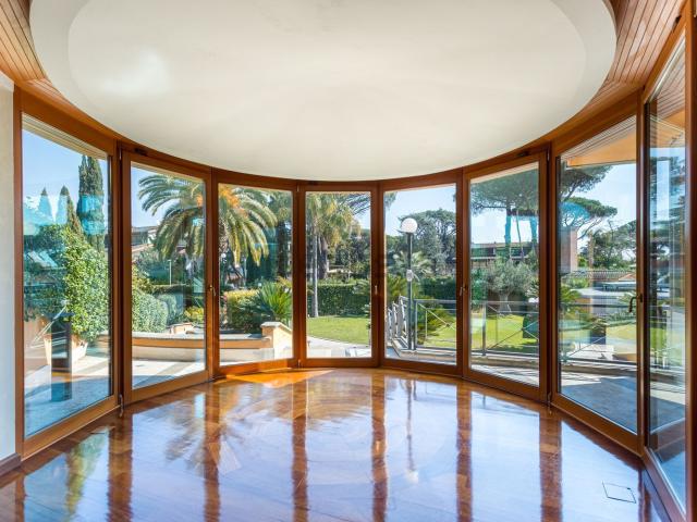 Villetta bifamiliare in vendita di 350 m² in Via Licofrone