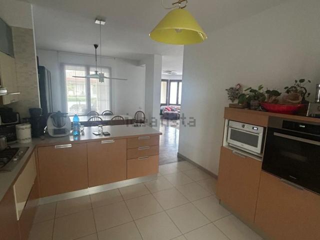 Villetta bifamiliare in vendita di 350 m² in Via Minzoni