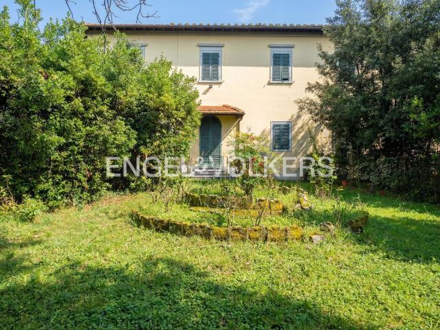 Villetta bifamiliare in vendita di 350 m² in Via Padre Giovanni Antonelli
