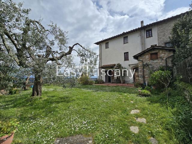 Villetta bifamiliare in vendita di 350 m² in Via per Chiatri