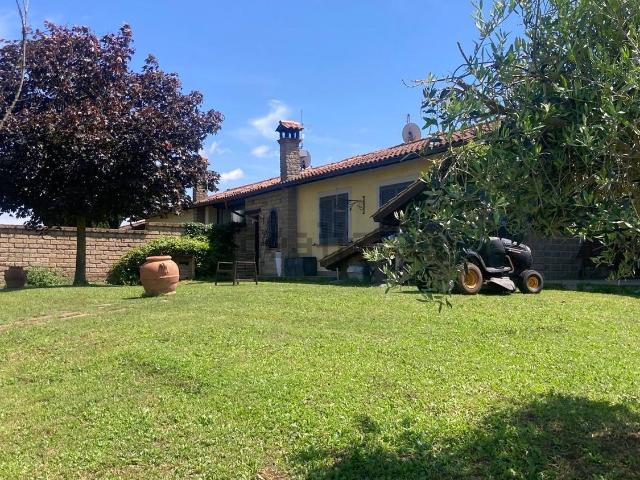 Villetta bifamiliare in vendita di 350 m² in Via Pianetti, 691