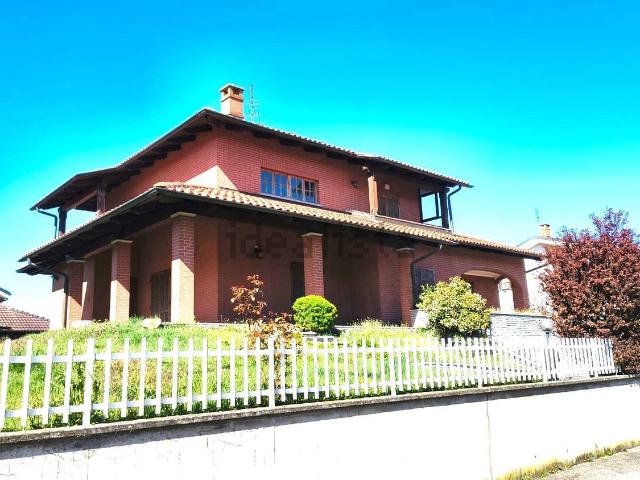 Villetta bifamiliare in vendita di 350 m² in Via Pietro Nenni, 7