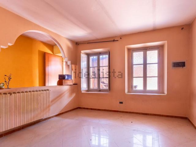 Villetta bifamiliare in vendita di 350 m² in Via Riale, 2