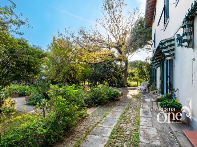 Villetta bifamiliare in vendita di 350 m² in Via Roma