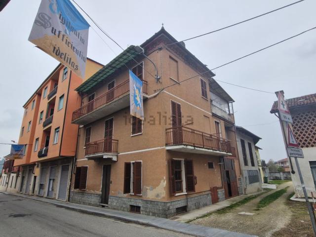 Villetta bifamiliare in vendita di 350 m² in Via Roma