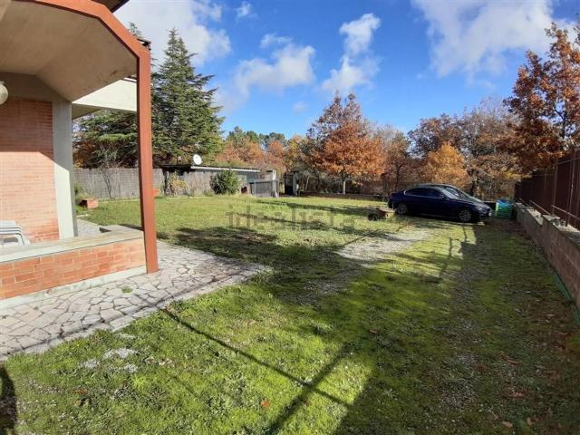 Villetta bifamiliare in vendita di 350 m² in Viale della Pineta