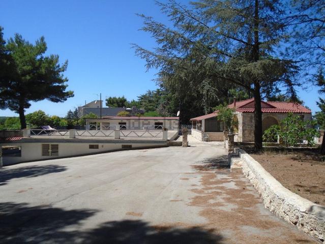 Villetta bifamiliare in vendita di 350 m² in Viale delle Querce