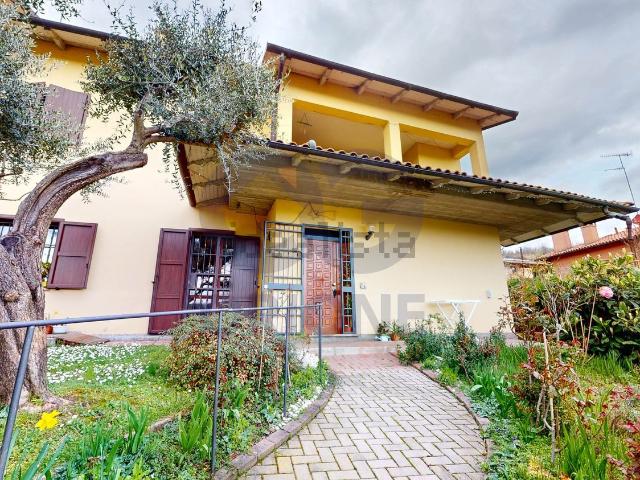 Villetta bifamiliare in vendita di 350 m²