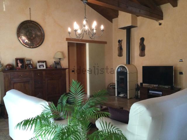 Villetta bifamiliare in vendita di 350 m²