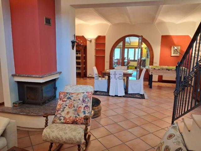 Villetta bifamiliare in vendita di 350 m²