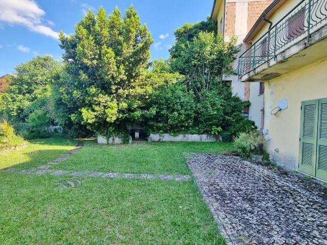 Villetta bifamiliare in vendita di 352 m² in Via Regina Margherita, 51