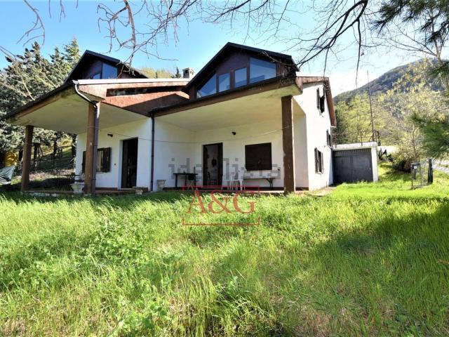 Villetta bifamiliare in vendita di 354 m² in Contrada San Liberato